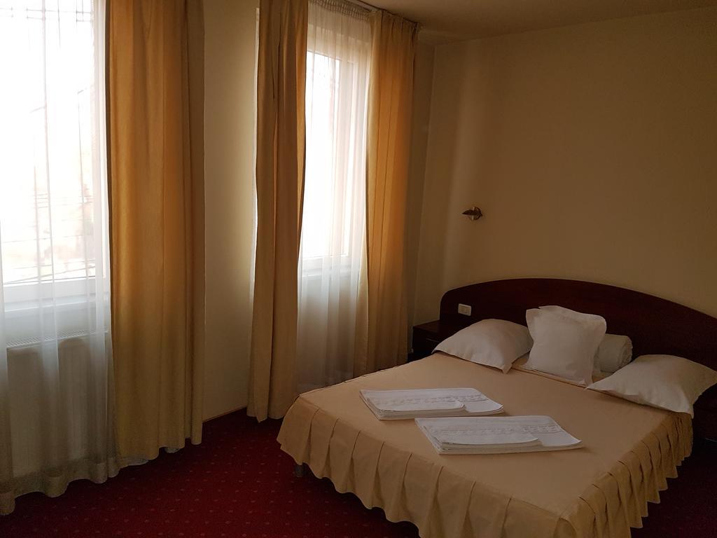 Hotel Iris Arad Ngoại thất bức ảnh